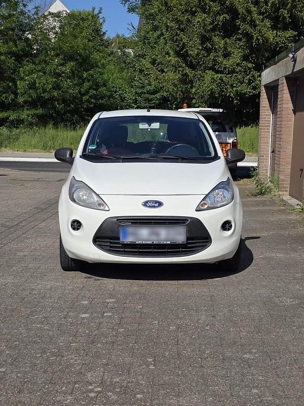 Weiß Gebraucht 2009 Ford Ka Kleinwagen | 2.200 € (Fairer Preis) - Bild 1/4
