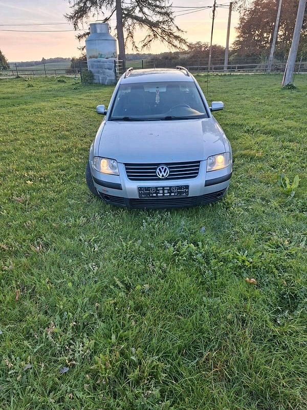 Grau Gebraucht 2002 VW Passat Kombi | 949 € (Guter Preis) - Bild 1/4