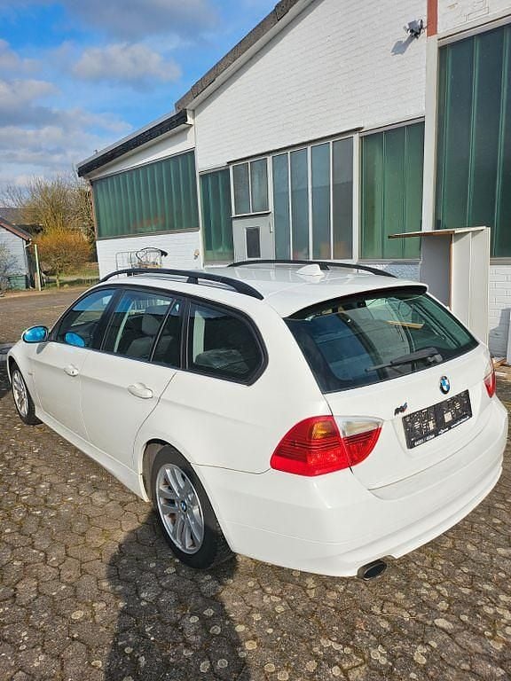 Gebraucht BMW 320 163 PS (119 kW) 2008 Weiß Kombi