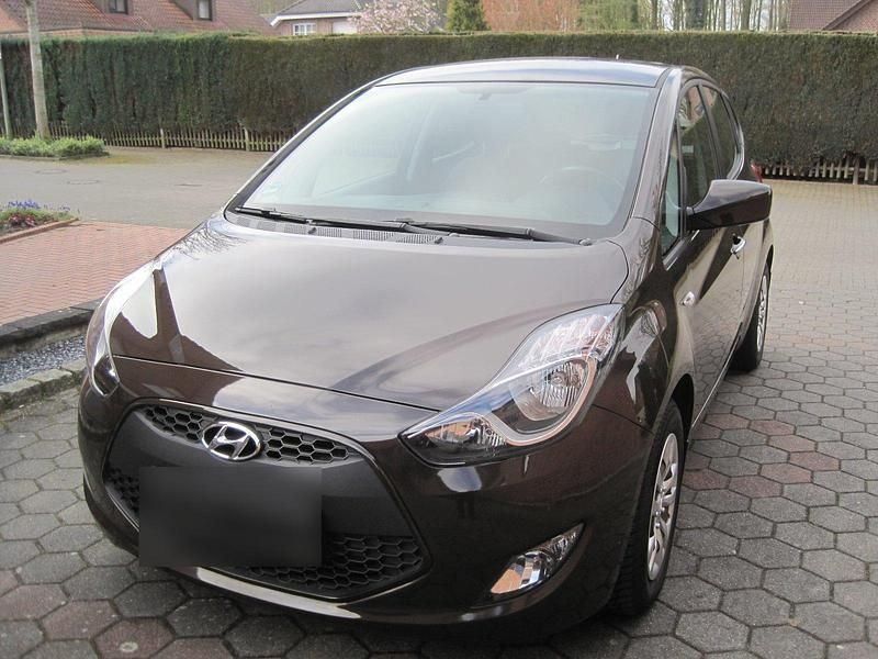 Gebraucht Hyundai ix20 90 PS (66 kW) 2017 Braun Kleinwagen