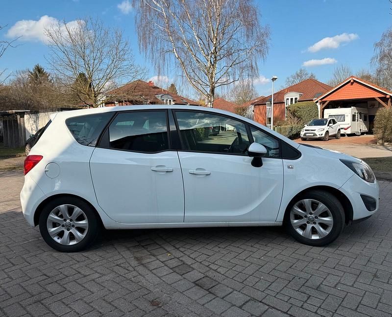Gebraucht Opel Meriva 101 PS (74 kW) 2012 Weiß Van / Kleinbus