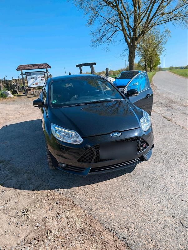 Second-hand Ford Focus ST 250 CP (183 kW) 2012 Negru Hatchback