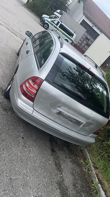 Silber Gebraucht 2005 Mercedes C180 Avantgarde Limousine | 800 € (Superpreis) - Bild 1/1