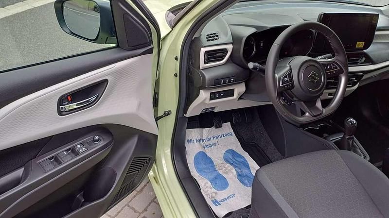 Neu Suzuki Swift Comfort 83 PS (61 kW) 2025 Cool yellow met. Kleinwagen