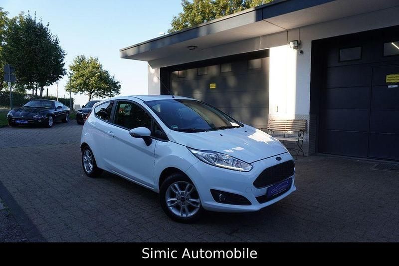 Weiß Gebraucht 2017 Ford Fiesta Celebration Kleinwagen | 6.999 € (Superpreis) - Bild 1/4