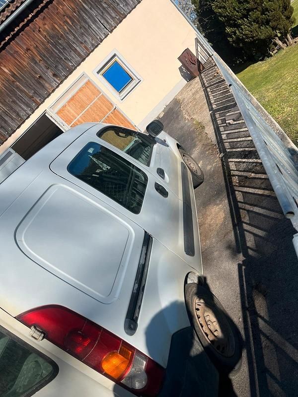 Second-hand Renault Kangoo 65 CP (47 kW) 2004 Alb Monovolum
