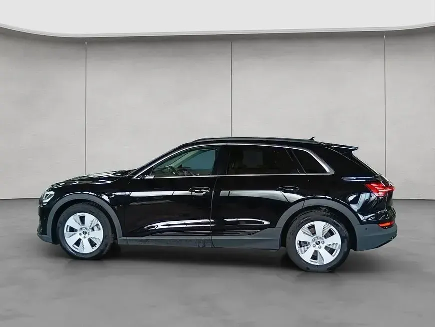 Gebraucht Audi e-tron Sport 230 kW (313 PS) 2022 Brillantschwarz SUV
