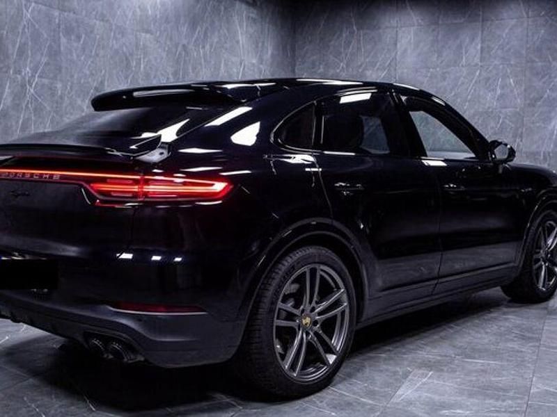 Gebraucht Porsche Cayenne 462 PS (339 kW) 2022 Tiefschwarz SUV