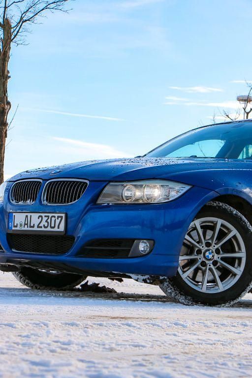 Gebraucht BMW 325 218 PS (160 kW) 2009 Blau Limousine