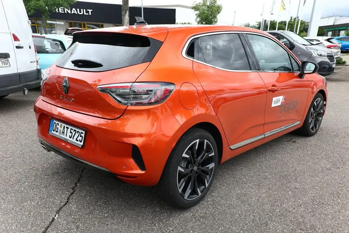 Gebraucht Renault Clio Techno 91 PS (66 kW) 2024 Valenciaorange metallic Kleinwagen