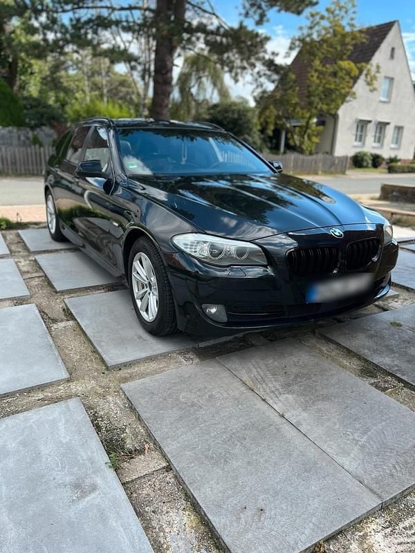 Schwarz Gebraucht 2012 BMW 525 Kombi | 6.495 € (Superpreis) - Bild 1/4