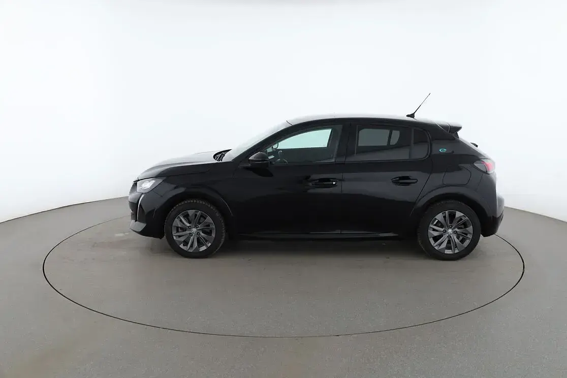 Gebraucht Peugeot e-208 Allure 100 kW (136 PS) 2021 Schwarz Kleinwagen