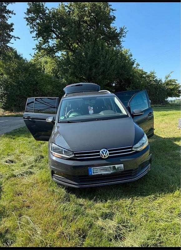 Grau Gebraucht 2019 VW Touran Join Van / Kleinbus | 15.500 € (Superpreis) - Bild 1/4