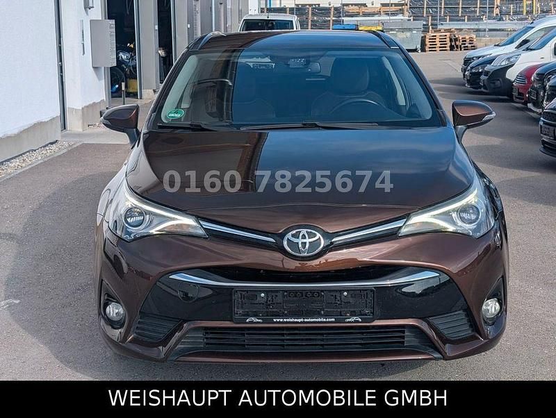 Gebraucht Toyota Avensis Business Edition 143 PS (105 kW) 2015 Gold Kombi