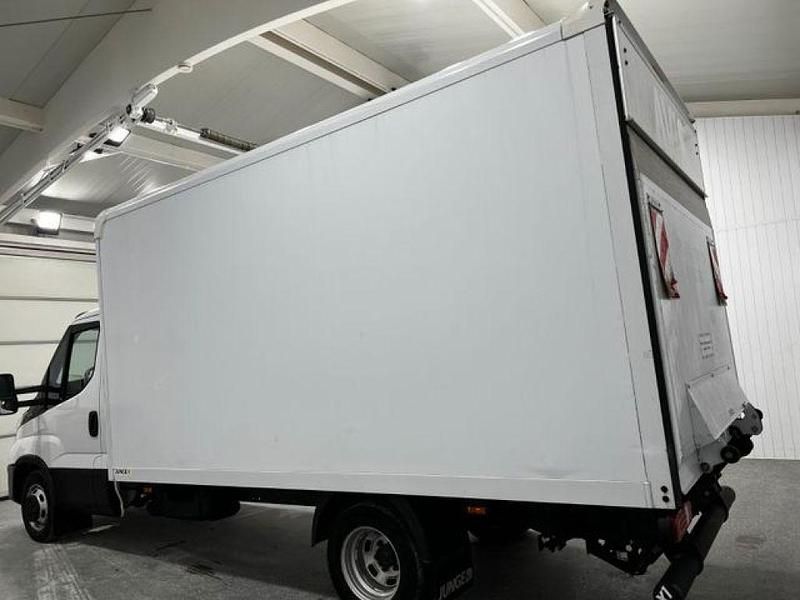 Second-hand Iveco Daily 156 CP (114 kW) 2024 Alb Van