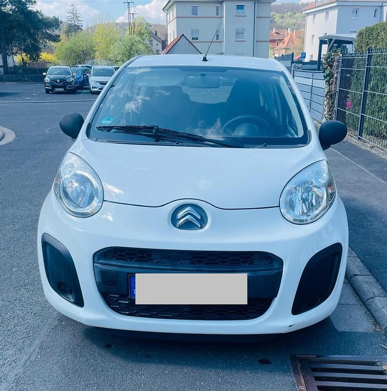Weiß Gebraucht 2013 Citroën C1 Attraction Kleinwagen | 2.499 € (Fairer Preis) - Bild 1/4