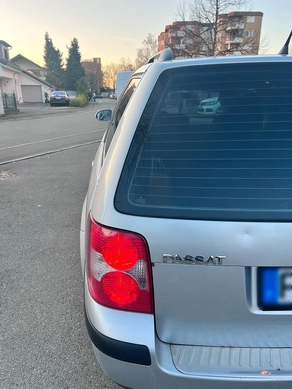Second-hand VW Passat 102 CP (75 kW) 2004 Gri Break
