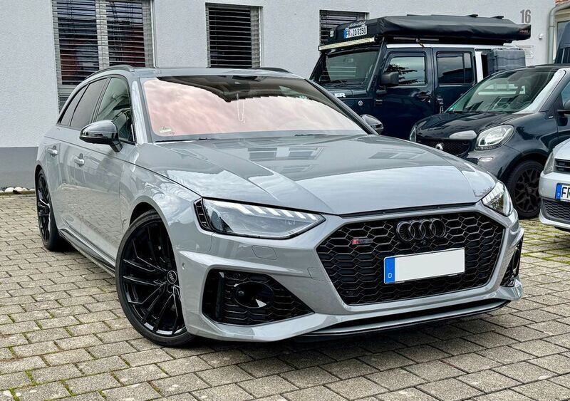 Grau Gebraucht 2023 Audi RS4 Ambiente Kombi | 80.900 € (Superpreis) - Bild 1/4