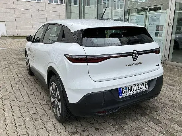 Gebraucht Renault Megane E-Tech Evolution 96 kW (131 PS) 2023 Weiß Limousine