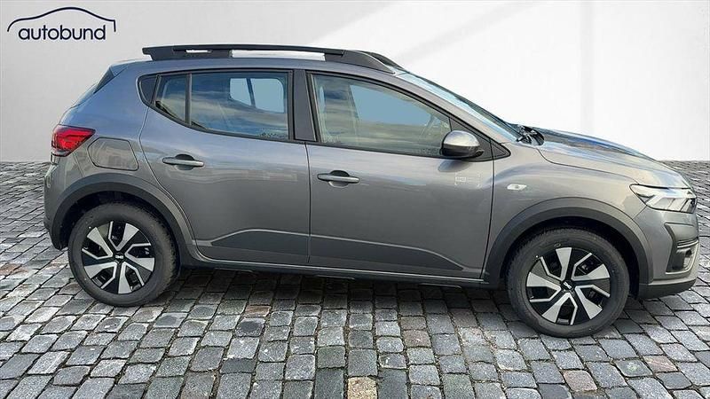 Neu Dacia Sandero Expression 91 PS (66 kW) 2025 Grau / dolomitgrau SUV