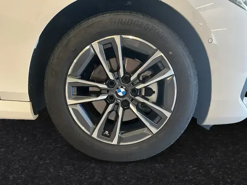 Gebraucht BMW 220 Active Tourer M Sport 163 PS (119 kW) 2025 Alpinweiß iii Van / Kleinbus