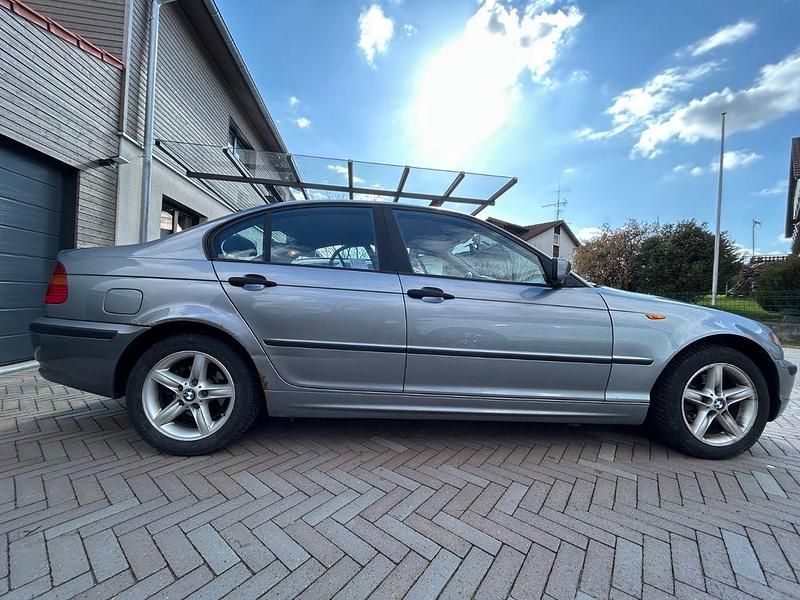 Gebraucht BMW 318 143 PS (105 kW) 2004 Grau Limousine