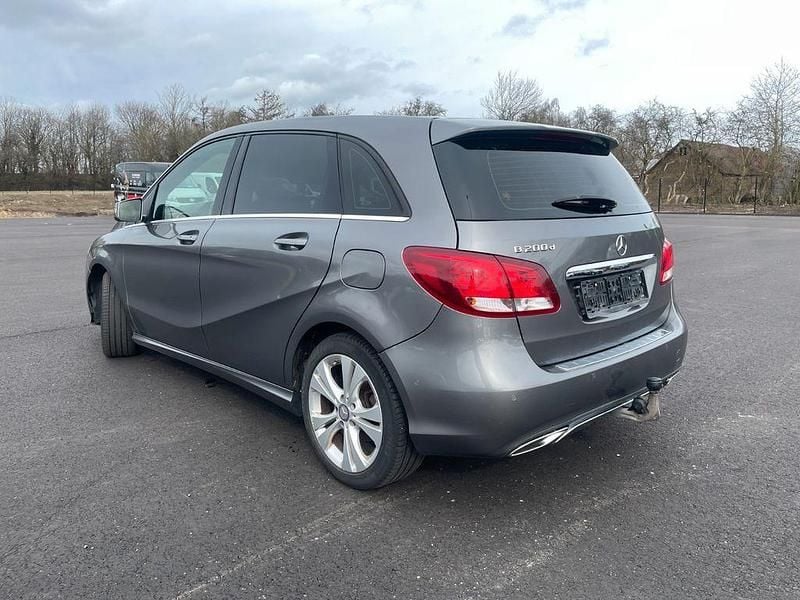 Gebraucht Mercedes B200 136 PS (100 kW) 2016 Grau Van / Kleinbus
