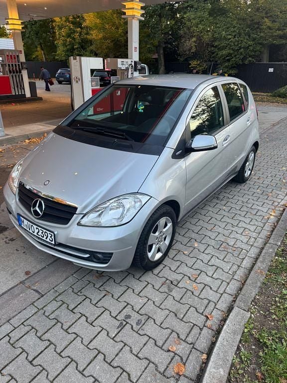 Gebraucht Mercedes A160 Elegance 95 PS (69 kW) 2011 Silber Van / Kleinbus