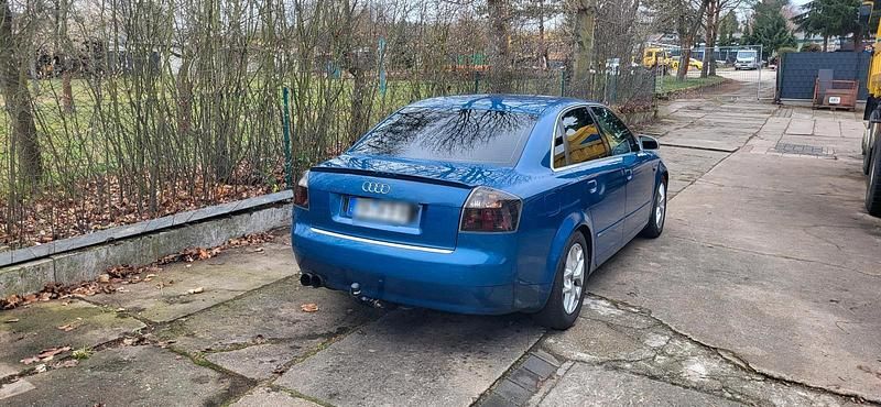Second-hand Audi A4 131 CP (96 kW) 2002 Albastru Berlinǎ
