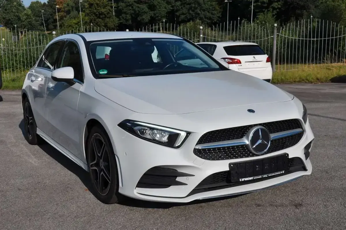 Gebraucht Mercedes A180 AMG line 116 PS (85 kW) 2020 Digitalweiß Limousine