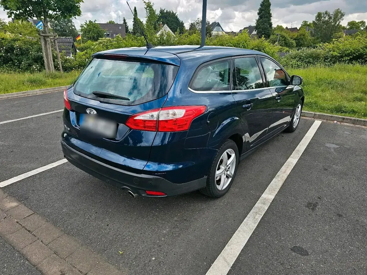 Gebraucht Ford Focus 140 PS (102 kW) 2012 Blau Kombi