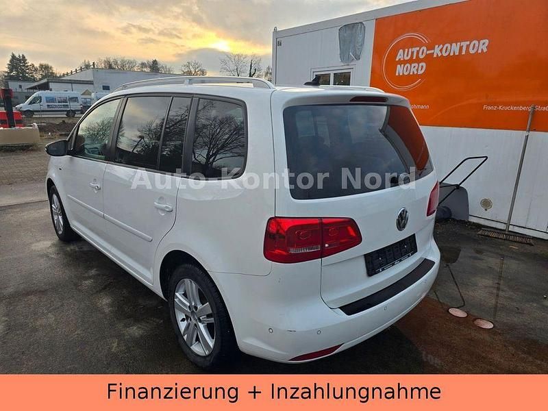 Gebraucht VW Touran Match 105 PS (77 kW) 2012 Weiß Van / Kleinbus