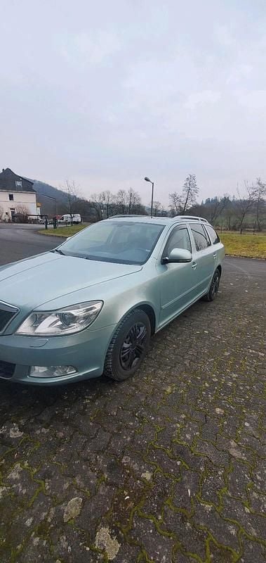 Gebraucht Skoda Octavia 241 PS (177 kW) 2011 Blau Kombi
