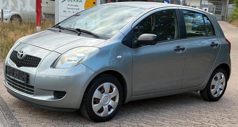 Grau Gebraucht 2007 Toyota Yaris Kleinwagen | 4.490 € (Etwas zu teuer) - Bild 1/4