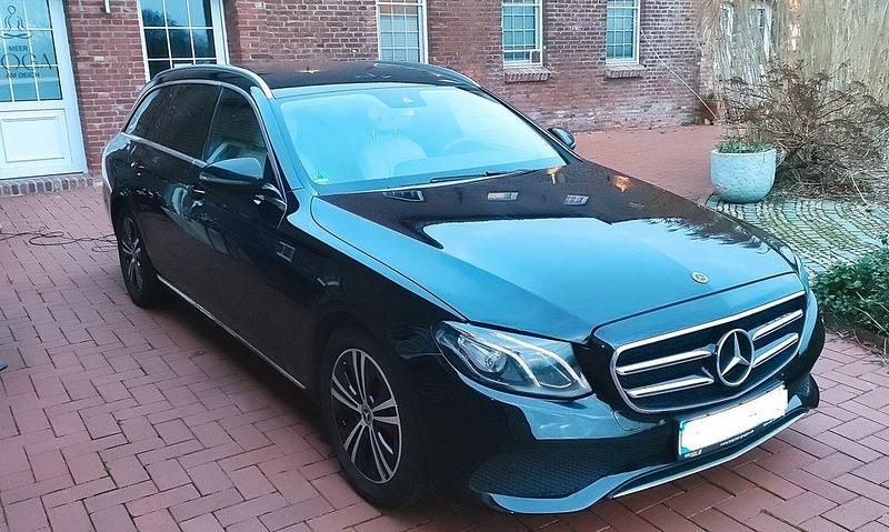 Gebraucht Mercedes E220 Avantgarde 194 PS (142 kW) 2019 Schwarz Limousine