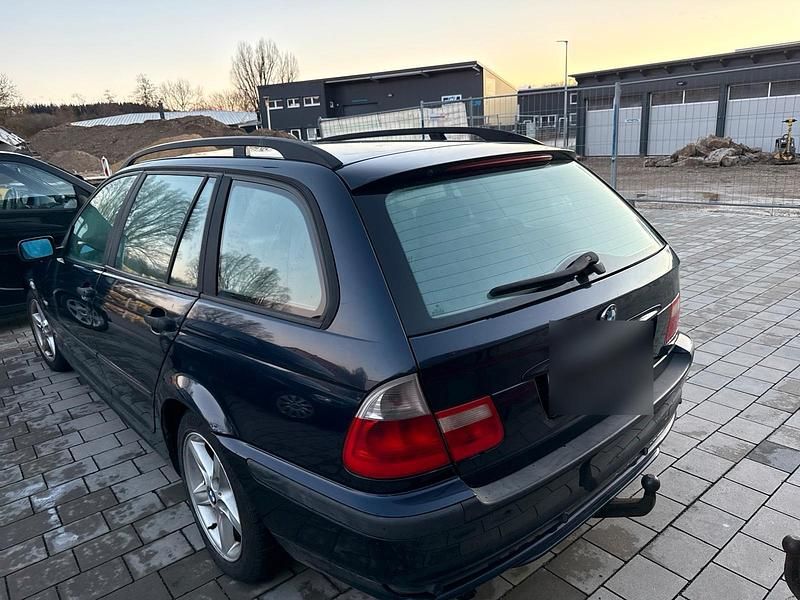 Gebraucht BMW 320 150 PS (110 kW) 2000 Blau Kombi
