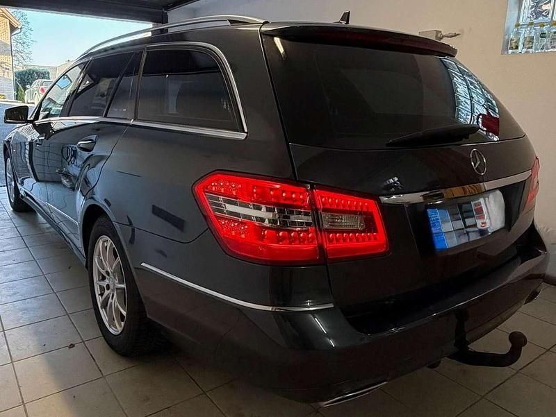 Gebraucht Mercedes E220 Avantgarde 170 PS (125 kW) 2012 Grau Kombi