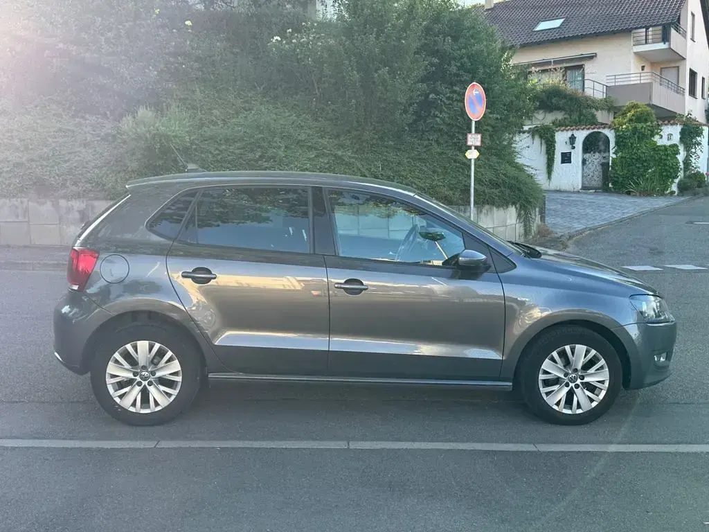 Gebraucht VW Polo Life 90 PS (66 kW) 2013 Grau Kleinwagen