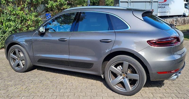 Grau Gebraucht 2015 Porsche Macan S SUV | 45.900 € (Teuer) - Bild 1/4