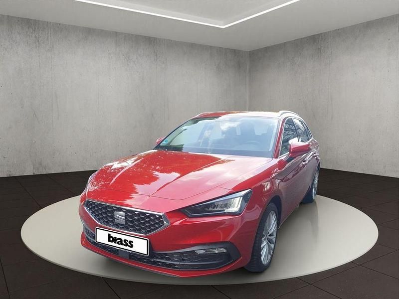 Desire rot metallic Gebraucht 2023 Seat Leon XCELLENCE Kombi | 22.480 € (Fairer Preis) - Bild 1/4
