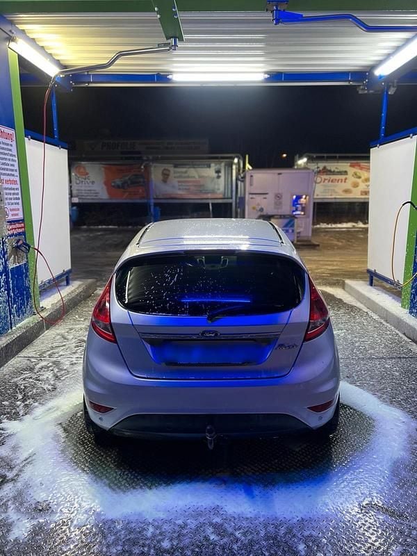 Gebraucht Ford Fiesta 95 PS (69 kW) 2010 Grau Kleinwagen