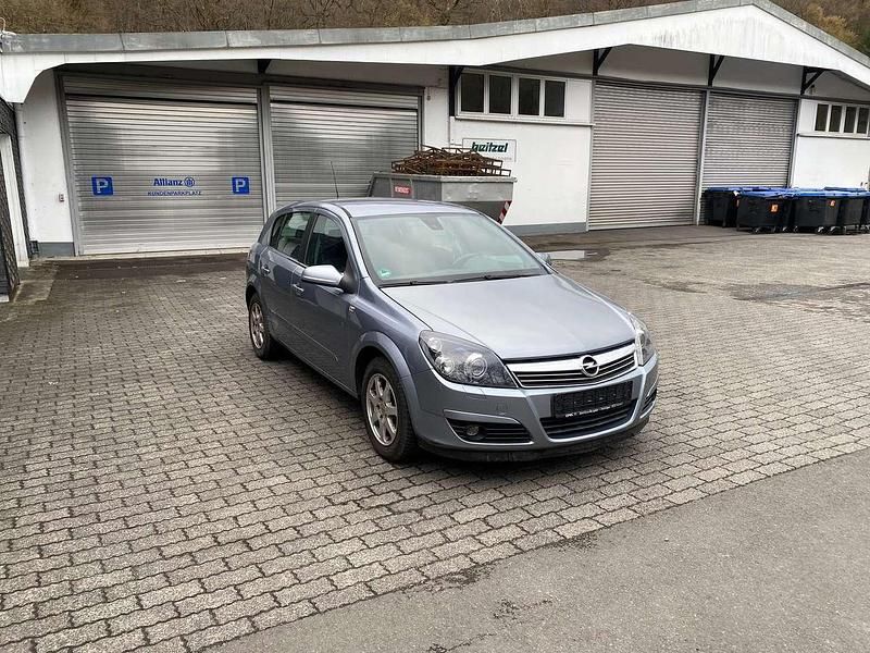 Gebraucht Opel Astra 116 PS (85 kW) 2009 Silber Limousine
