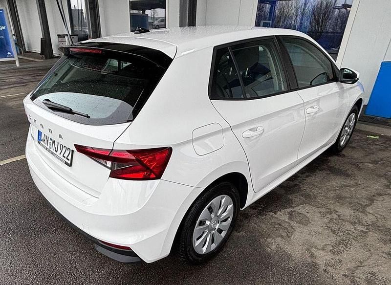 Gebraucht Skoda Fabia Selection 80 PS (58 kW) 2023 Weiß Kleinwagen