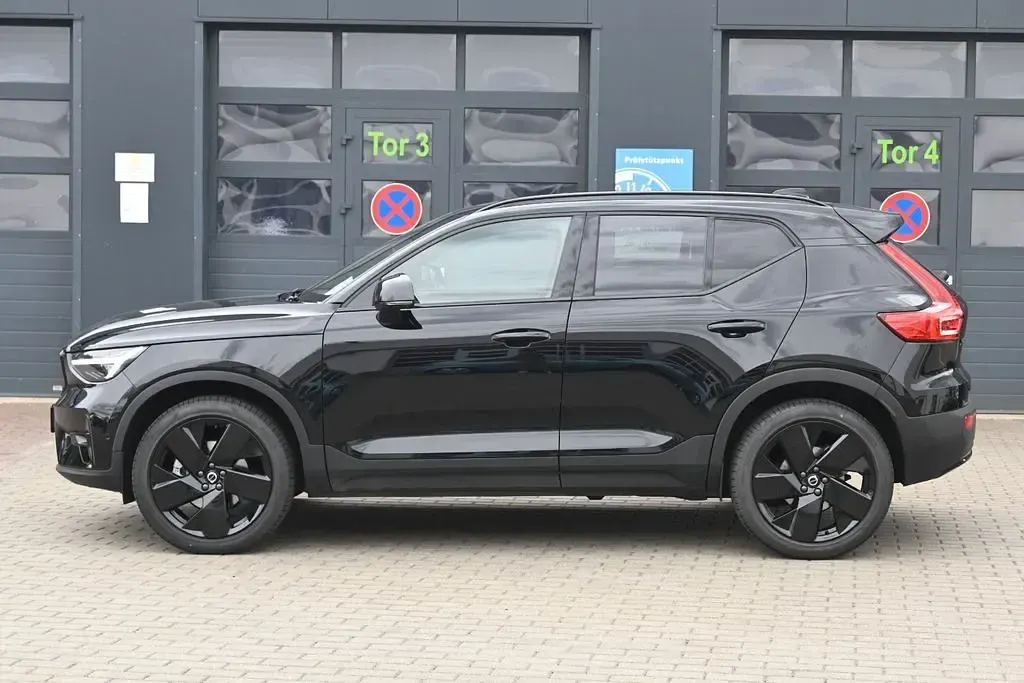 Gebraucht Volvo XC40 Plus 163 PS (119 kW) 2025 Schwarz SUV