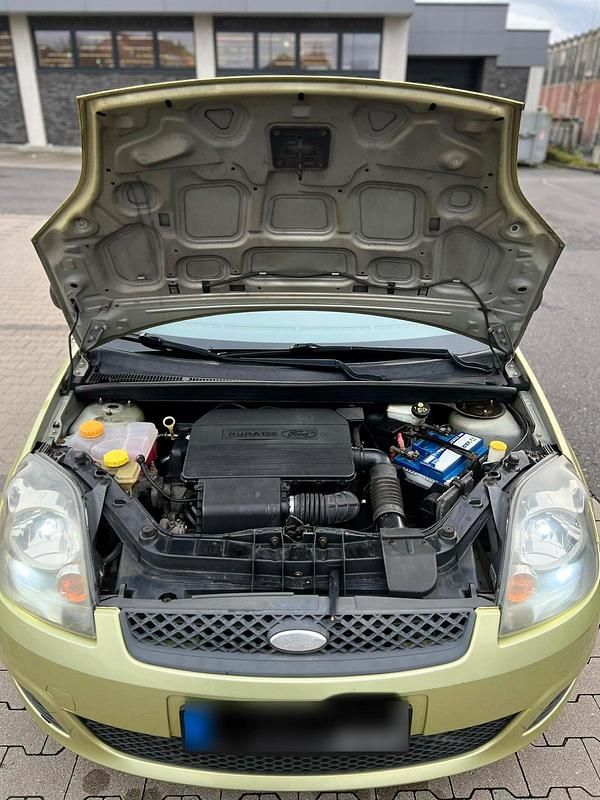 Gebraucht Ford Fiesta 69 PS (50 kW) 2006 Grün Kleinwagen
