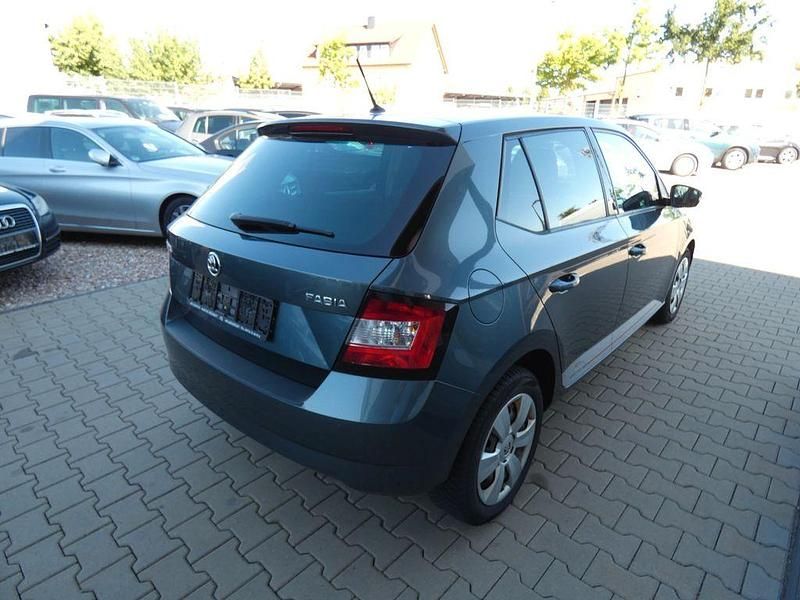Gebraucht Skoda Fabia Ambition 90 PS (66 kW) 2016 Grau Kleinwagen