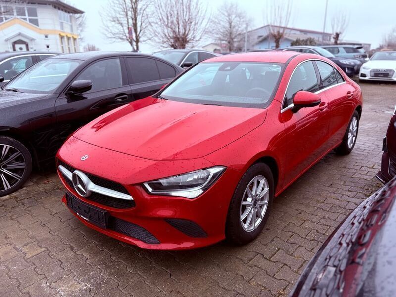 Rot Gebraucht 2019 Mercedes CLA180 Limousine | 19.990 € (Superpreis) - Bild 1/4