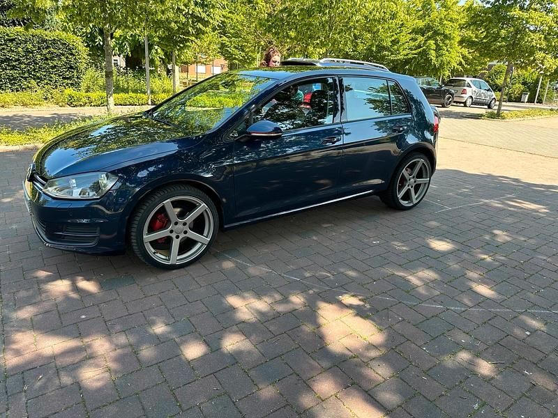 Blau Gebraucht 2013 VW Golf VII Limousine | 9.200 € (Teuer) - Bild 1/4