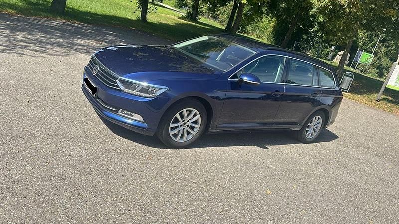 Blau Gebraucht 2018 VW Passat Comfortline Kombi | 11.999 € (Superpreis) - Bild 1/4