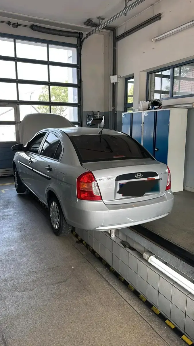 Gebraucht Hyundai Accent 97 PS (71 kW) 2009 Grau Limousine